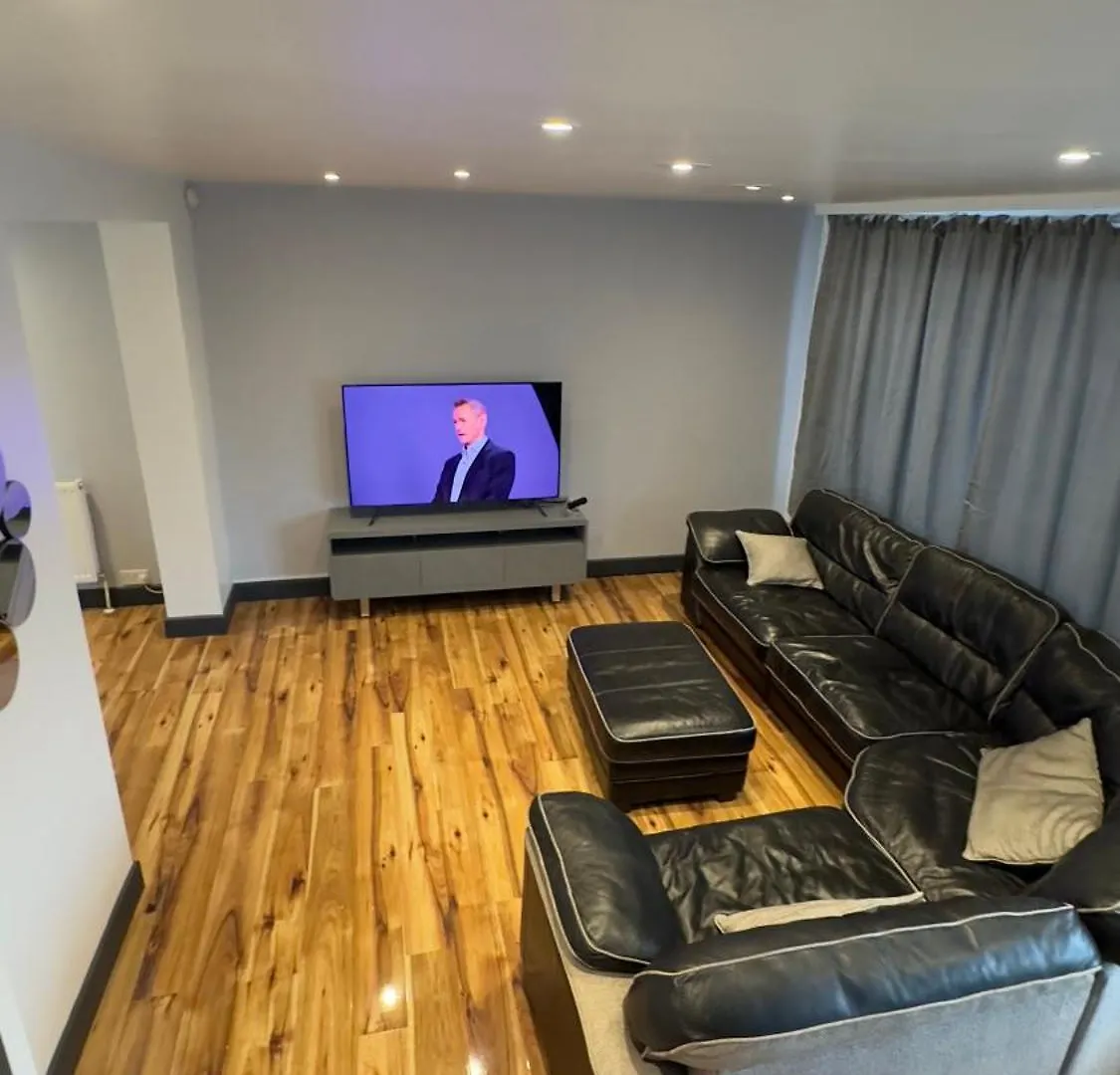 Grand House Apartment Dagenham 0*,  United Kingdom