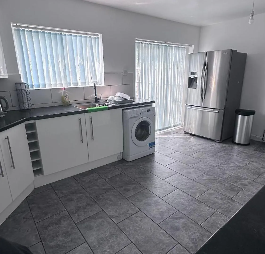 Grand House Apartment Dagenham