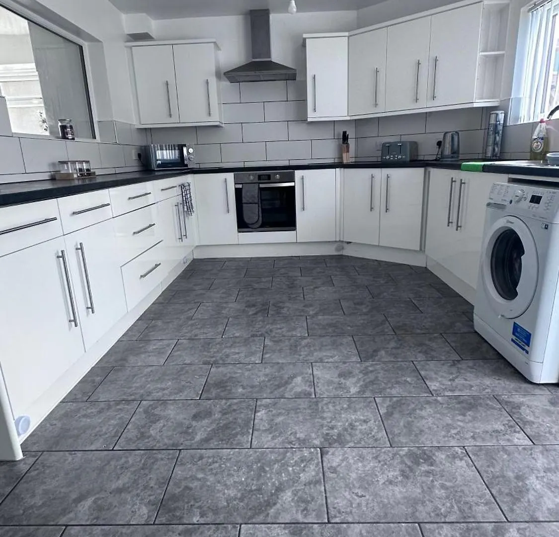 Grand House Apartment Dagenham
