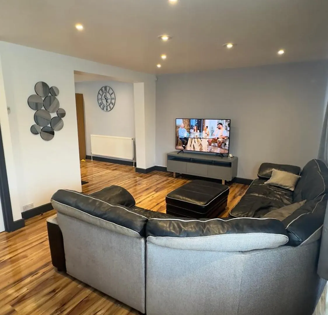 Grand House Apartment Dagenham