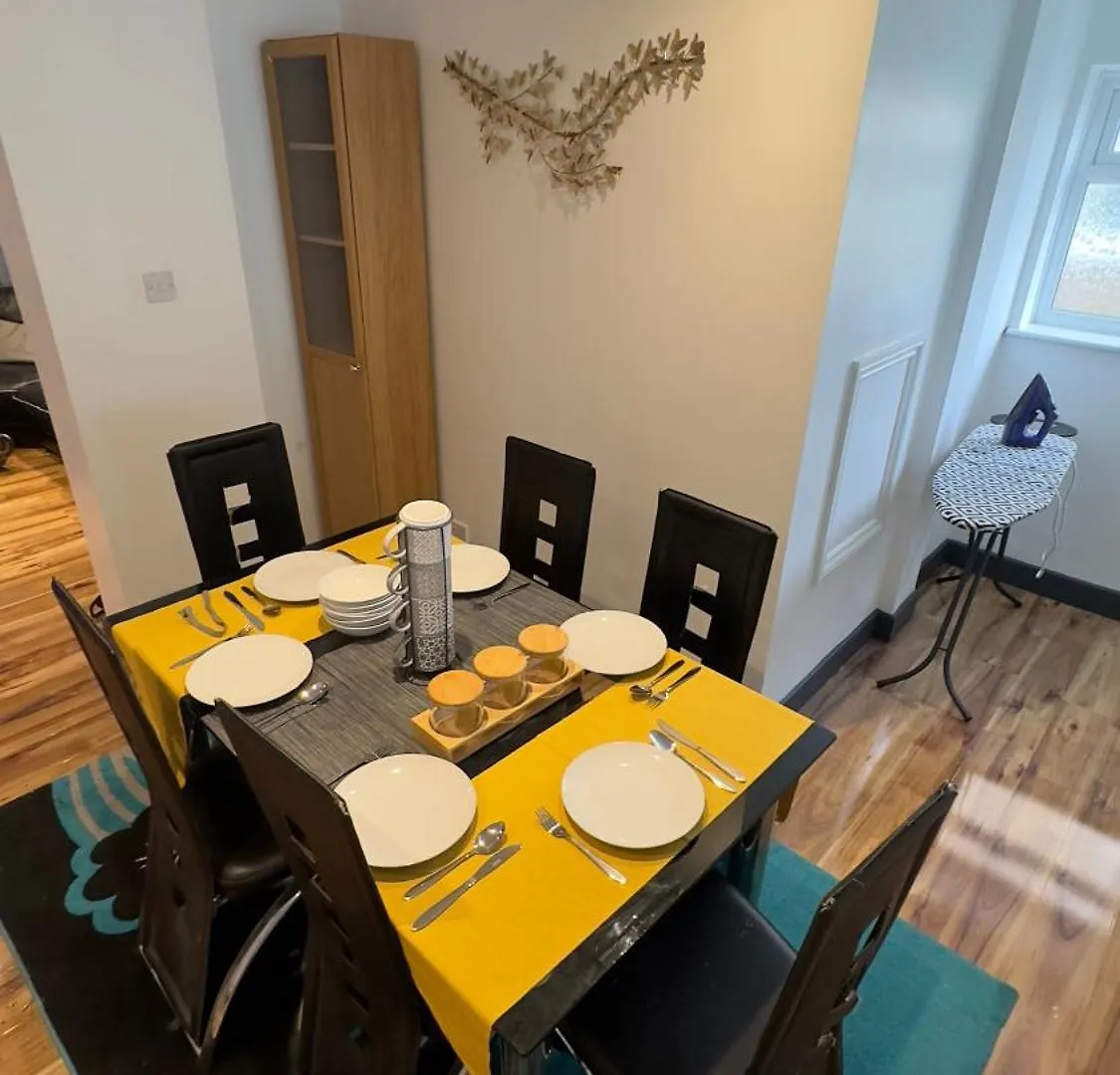 Grand House Apartment Dagenham