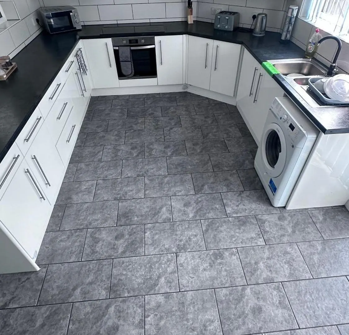 Grand House Apartment Dagenham