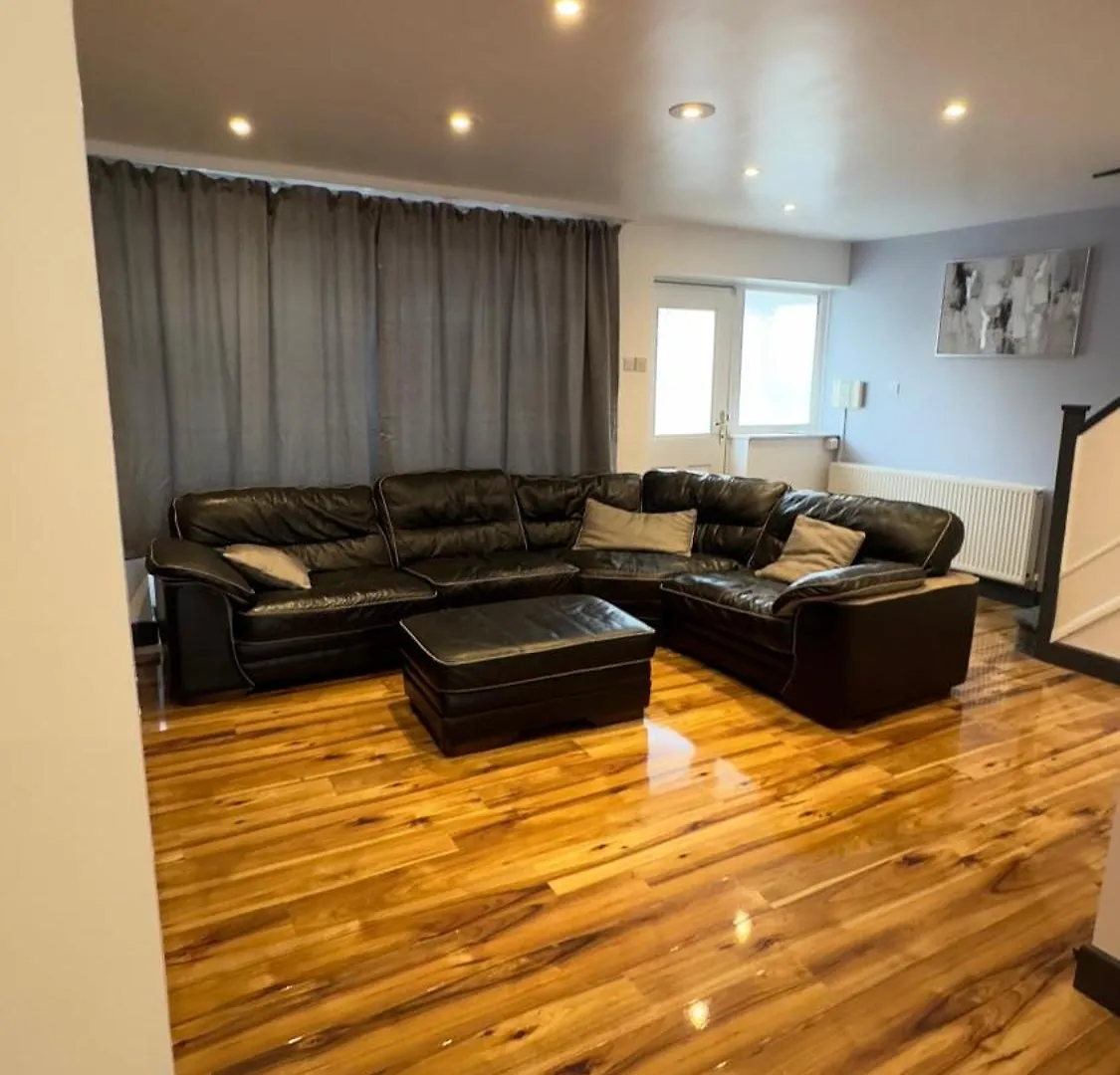 Grand House Apartment Dagenham 0*,