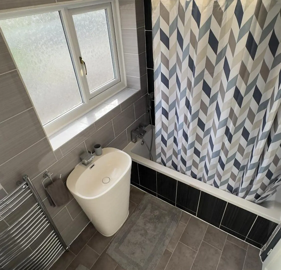 Grand House Apartment Dagenham
