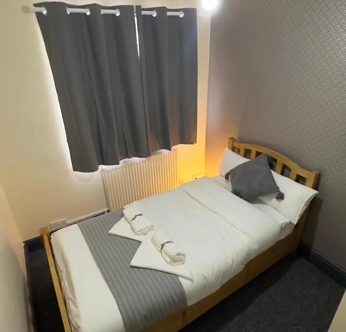 Grand House Apartment Dagenham